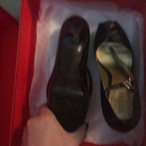 Stacked high heel chocolate brown Guess sandals - Picture 3 of 3